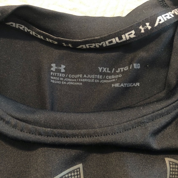 Youth Under Armour Long Sleeve Fitted - Picture 3 of 3